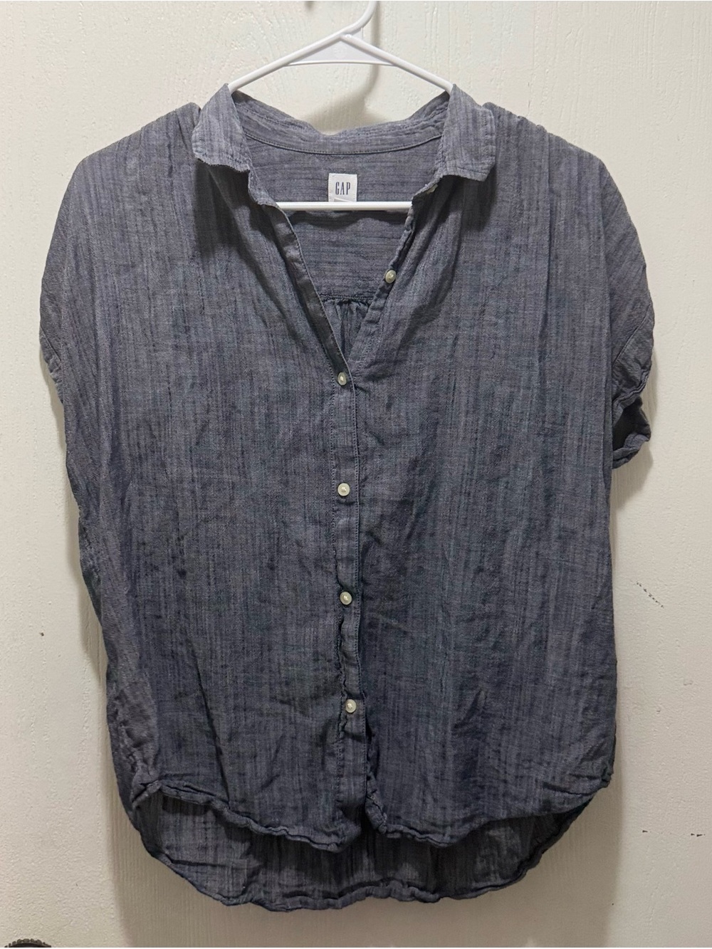 GAP Women’s Casual Short-Sleeve Button-Down in Heather Navy - Picture 1 of 1